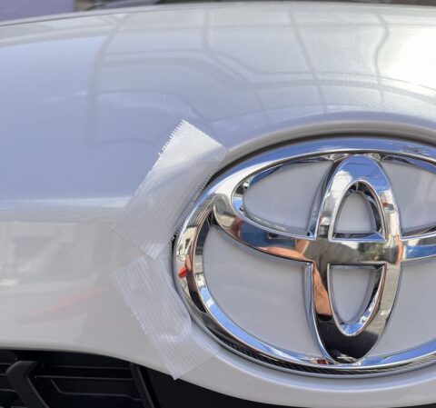 ヤリスクロスエンブレム