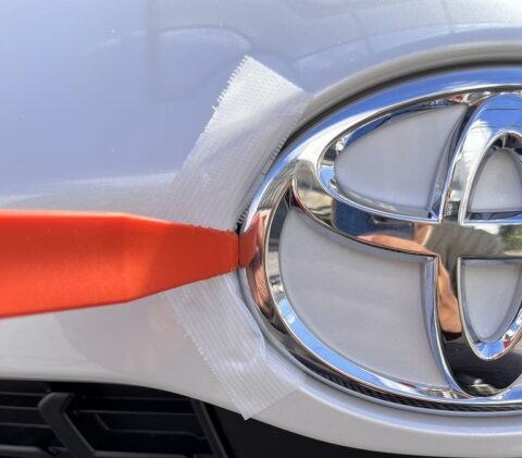 ヤリスクロスエンブレム